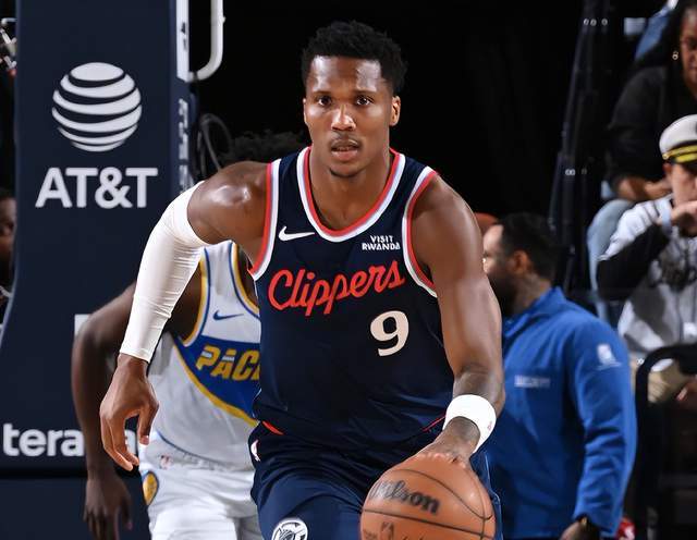 世界杯直播下载-打疯了！快船最多领先23分：伦纳德轰20分4板，新星重伤离场