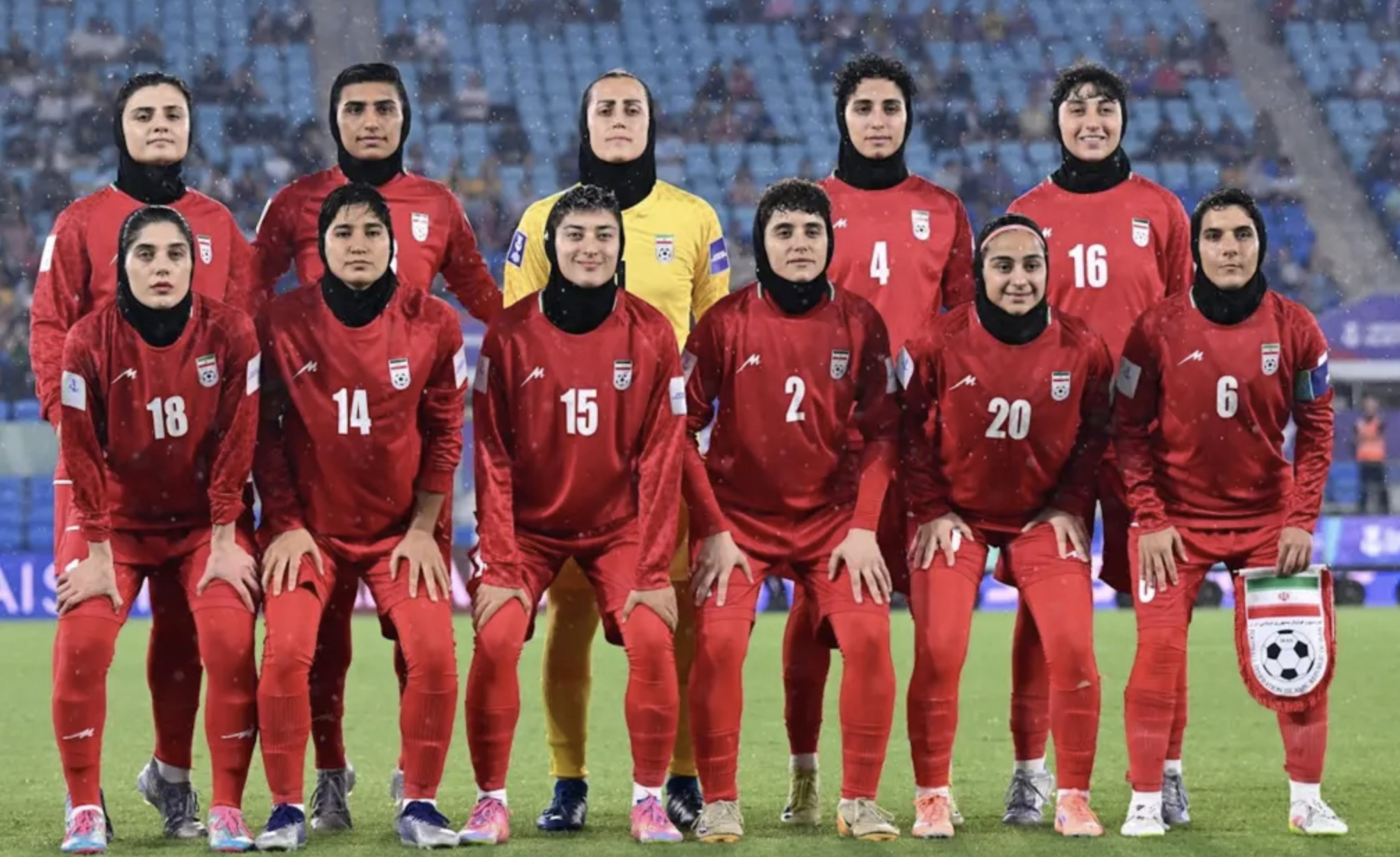 世界杯官方平台-仅剩2人！伊朗女足队长撤回庇护连夜赶回亚洲 外媒：她家人失踪了
