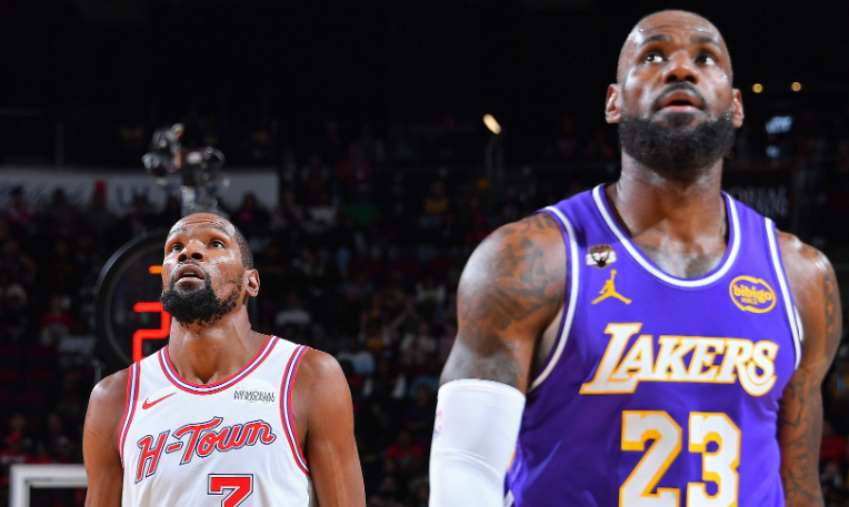 世界杯官方平台-季后赛詹杜对决上线！杜兰特9胜5负占优，湖人包夹KD破局？